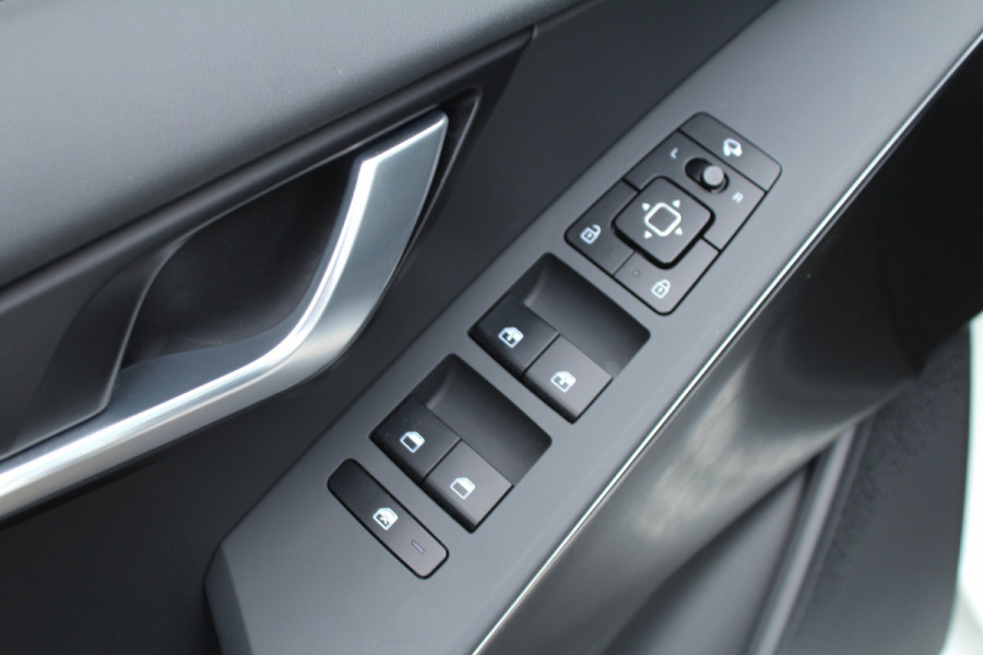 Kia Niro 1.6 GDi Hybrid 141pk DynamicLine DCT6 NL-Auto NAP Clima Cruise Navi Camera Carplay Dig. Cockpit 16"LMV Trekhaak 1300kg