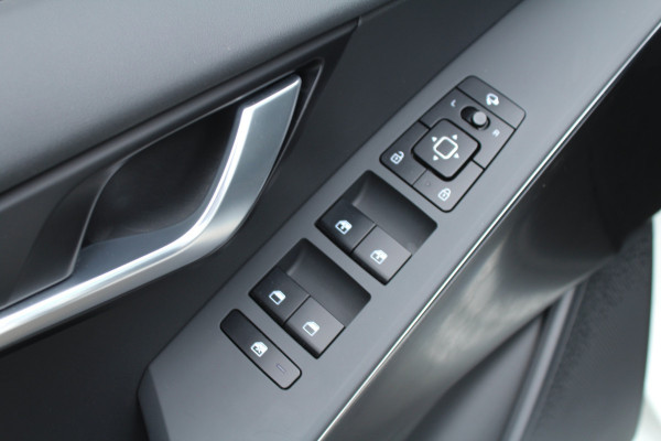 Kia Niro 1.6 GDi Hybrid 141pk DynamicLine DCT6 NL-Auto NAP Clima Cruise Navi Camera Carplay Dig. Cockpit 16"LMV Trekhaak 1300kg