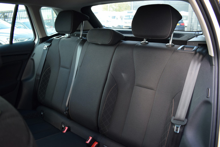 Škoda Kamiq 1.0 TSI Ambition | Automaat | Trekhaak | Apple CarPlay | Airco Škoda Kamiq 1.0 TSI Ambition | Automaat | Trekhaak | Apple CarPlay | Airco