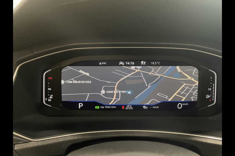 Volkswagen T-Roc 1.5 TSI Sport AUT Aut Winterpack Camera achter Adaptieve Led Auto Cruise Control PDC V+A Elektrische Kofferklep Navi Carplay