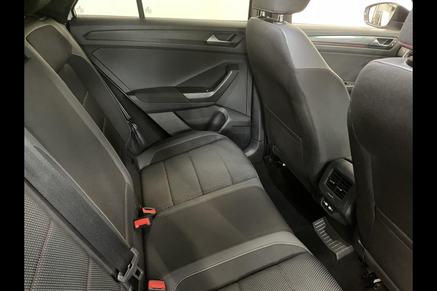 Volkswagen T-Roc 1.5 TSI Sport AUT Aut Winterpack Camera achter Adaptieve Led Auto Cruise Control PDC V+A Elektrische Kofferklep Navi Carplay