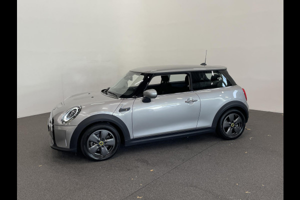 MINI Electric Essential 33 kWh Auto. Navigatie Apple Carplay/ Android Auto Parkeersensoren achter Cruise Control Stoelverwarming Virtual Cockpit Climate Control