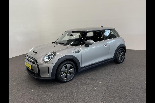 MINI Electric Essential 33 kWh Auto. Navigatie Apple Carplay/ Android Auto Parkeersensoren achter Cruise Control Stoelverwarming Virtual Cockpit Climate Control