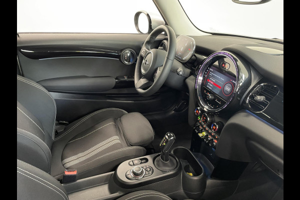 MINI Electric Essential 33 kWh Auto. Navigatie Apple Carplay/ Android Auto Parkeersensoren achter Cruise Control Stoelverwarming Virtual Cockpit Climate Control