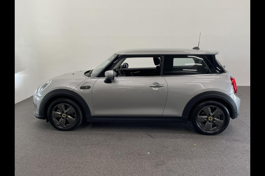 MINI Electric Essential 33 kWh Auto. Navigatie Apple Carplay/ Android Auto Parkeersensoren achter Cruise Control Stoelverwarming Virtual Cockpit Climate Control