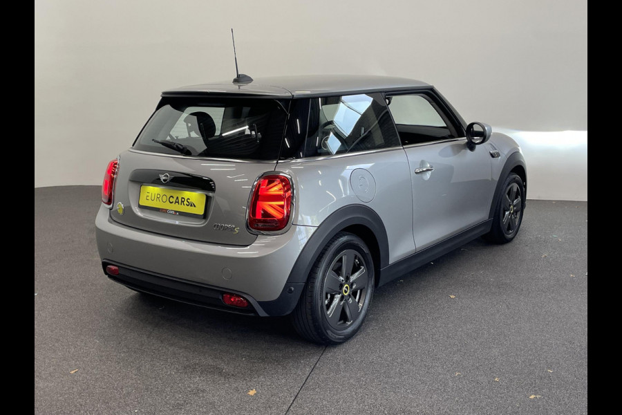 MINI Electric Essential 33 kWh Auto. Navigatie Apple Carplay/ Android Auto Parkeersensoren achter Cruise Control Stoelverwarming Virtual Cockpit Climate Control