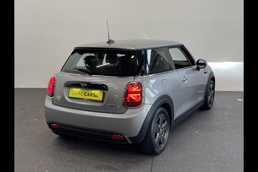 MINI Electric Essential 33 kWh Auto. Navigatie Apple Carplay/ Android Auto Parkeersensoren achter Cruise Control Stoelverwarming Virtual Cockpit Climate Control