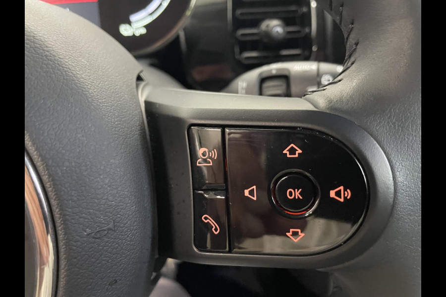 MINI Electric Essential 33 kWh Auto. Navigatie Apple Carplay/ Android Auto Parkeersensoren achter Cruise Control Stoelverwarming Virtual Cockpit Climate Control