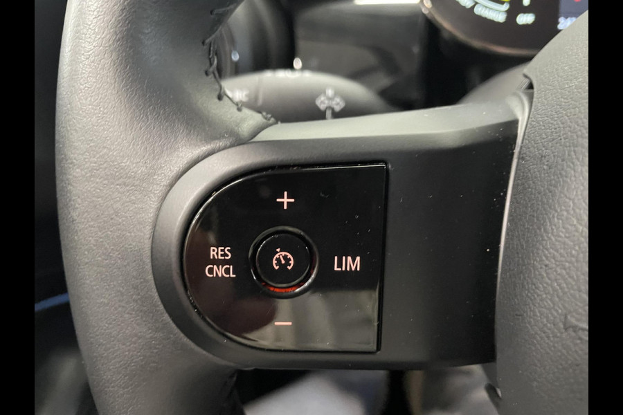 MINI Electric Essential 33 kWh Auto. Navigatie Apple Carplay/ Android Auto Parkeersensoren achter Cruise Control Stoelverwarming Virtual Cockpit Climate Control