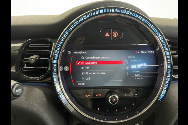 MINI Electric Essential 33 kWh Auto. Navigatie Apple Carplay/ Android Auto Parkeersensoren achter Cruise Control Stoelverwarming Virtual Cockpit Climate Control