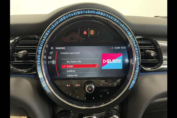 MINI Electric Essential 33 kWh Auto. Navigatie Apple Carplay/ Android Auto Parkeersensoren achter Cruise Control Stoelverwarming Virtual Cockpit Climate Control