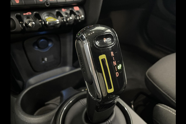 MINI Electric Essential 33 kWh Auto. Navigatie Apple Carplay/ Android Auto Parkeersensoren achter Cruise Control Stoelverwarming Virtual Cockpit Climate Control