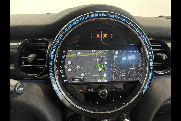 MINI Electric Essential 33 kWh Auto. Navigatie Apple Carplay/ Android Auto Parkeersensoren achter Cruise Control Stoelverwarming Virtual Cockpit Climate Control