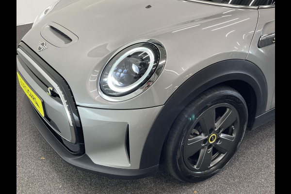 MINI Electric Essential 33 kWh Auto. Navigatie Apple Carplay/ Android Auto Parkeersensoren achter Cruise Control Stoelverwarming Virtual Cockpit Climate Control