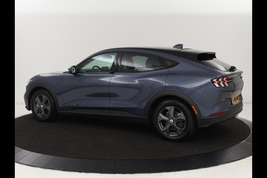 Ford Mustang Mach-E Extended RWD 98 kWh | Leder | Stoelverwarming | Adaptive cruise | Camera | Carplay | Keyless | Stuurverwarming