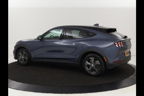 Ford Mustang Mach-E Extended RWD 98 kWh | Leder | Stoelverwarming | Adaptive cruise | Camera | Carplay | Keyless | Stuurverwarming