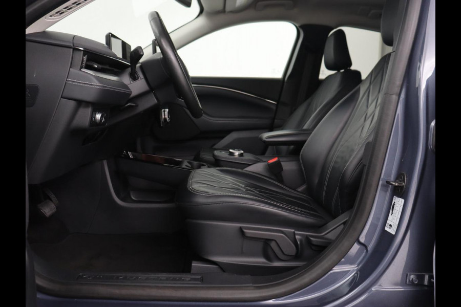 Ford Mustang Mach-E Extended RWD 98 kWh | Leder | Stoelverwarming | Adaptive cruise | Camera | Carplay | Keyless | Stuurverwarming