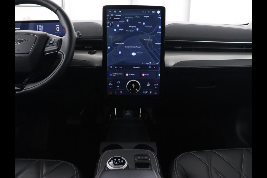 Ford Mustang Mach-E Extended RWD 98 kWh | Leder | Stoelverwarming | Adaptive cruise | Camera | Carplay | Keyless | Stuurverwarming