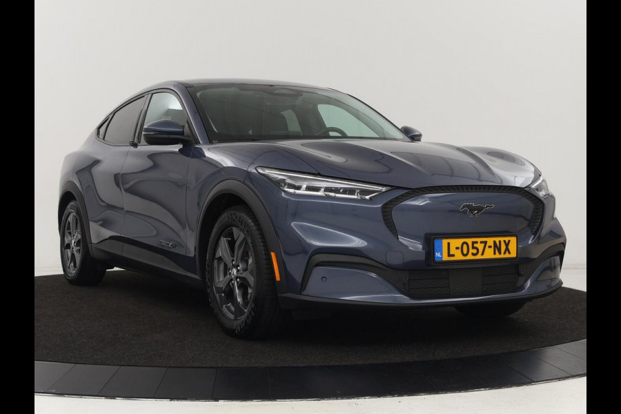 Ford Mustang Mach-E Extended RWD 98 kWh | Leder | Stoelverwarming | Adaptive cruise | Camera | Carplay | Keyless | Stuurverwarming