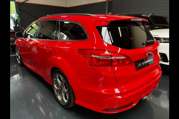 Ford FOCUS Wagon 2.0 ST-2 250 PK NAVI CLIMA RECARO CARPLAY Ford FOCUS Wagon 2.0 ST-2 250 PK NAVI CLIMA RECARO CARPLAY
