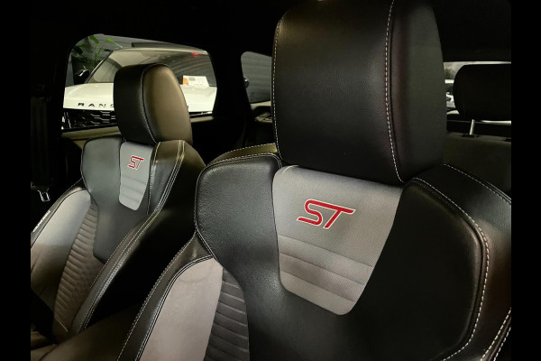 Ford FOCUS Wagon 2.0 ST-2 250 PK NAVI CLIMA RECARO CARPLAY Ford FOCUS Wagon 2.0 ST-2 250 PK NAVI CLIMA RECARO CARPLAY