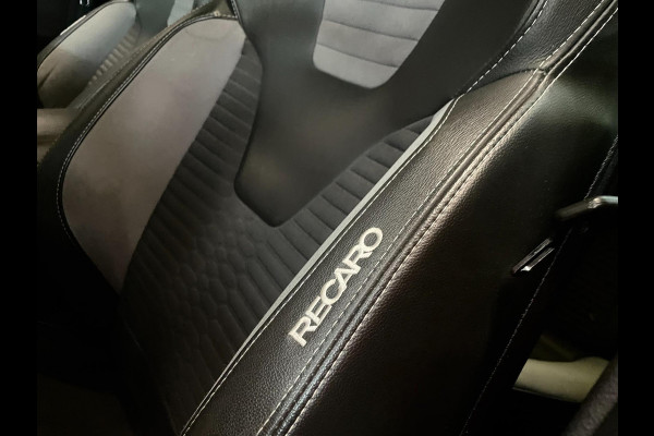 Ford FOCUS Wagon 2.0 ST-2 250 PK NAVI CLIMA RECARO CARPLAY Ford FOCUS Wagon 2.0 ST-2 250 PK NAVI CLIMA RECARO CARPLAY