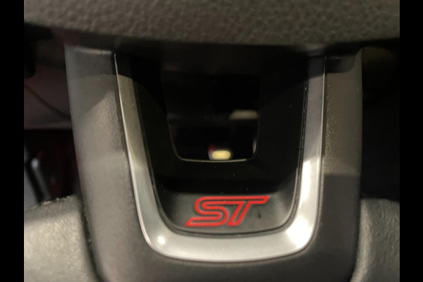 Ford FOCUS Wagon 2.0 ST-2 250 PK NAVI CLIMA RECARO CARPLAY Ford FOCUS Wagon 2.0 ST-2 250 PK NAVI CLIMA RECARO CARPLAY