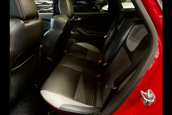 Ford FOCUS Wagon 2.0 ST-2 250 PK NAVI CLIMA RECARO CARPLAY Ford FOCUS Wagon 2.0 ST-2 250 PK NAVI CLIMA RECARO CARPLAY