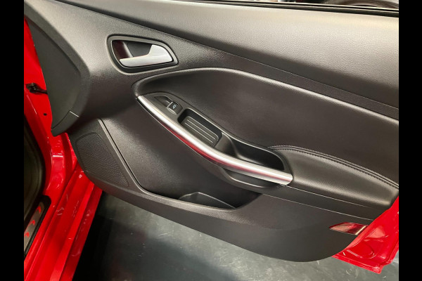 Ford FOCUS Wagon 2.0 ST-2 250 PK NAVI CLIMA RECARO CARPLAY Ford FOCUS Wagon 2.0 ST-2 250 PK NAVI CLIMA RECARO CARPLAY