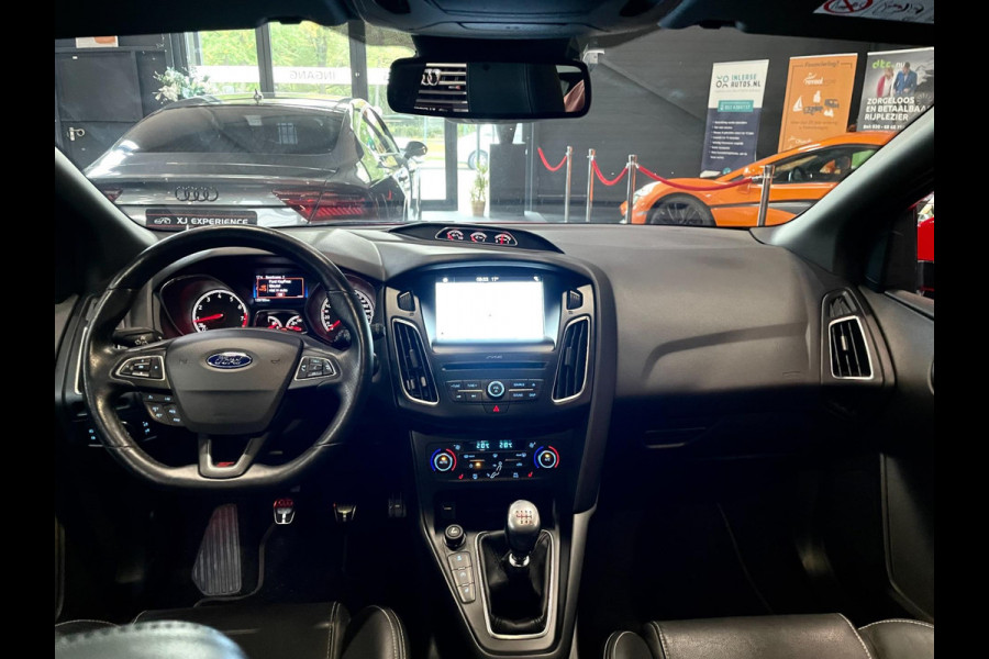 Ford FOCUS Wagon 2.0 ST-2 250 PK NAVI CLIMA RECARO CARPLAY Ford FOCUS Wagon 2.0 ST-2 250 PK NAVI CLIMA RECARO CARPLAY