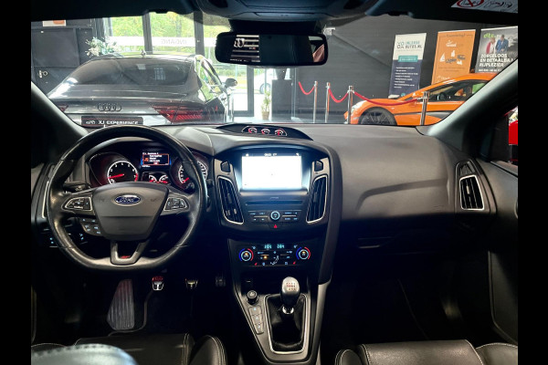 Ford FOCUS Wagon 2.0 ST-2 250 PK NAVI CLIMA RECARO CARPLAY Ford FOCUS Wagon 2.0 ST-2 250 PK NAVI CLIMA RECARO CARPLAY