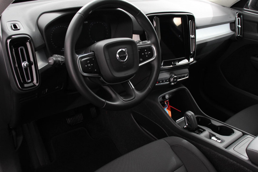 Volvo XC40 1.5 T3 163 pk Automaat Momentum | Navigatie | Apple Carplay / Android Auto | Parkeersensor achter | Adaptive Cruise Control | Virtual Cockpit | Stoelverwarming | LED kop- en mistlampen | Sensus Connect met High Performance Sound | Inductielader | Lane Assist Volvo XC40 1.5 T3 163 pk Automaat Momentum | Navigatie | Apple Carplay / Android Auto | Parkeersensor achter | Adaptive Cruise Control | Virtual Cockpit | Stoelverwarming | LED kop- en mistlampen | Sensus Connect met High Performance Sound | Inductielader | Lane Assist