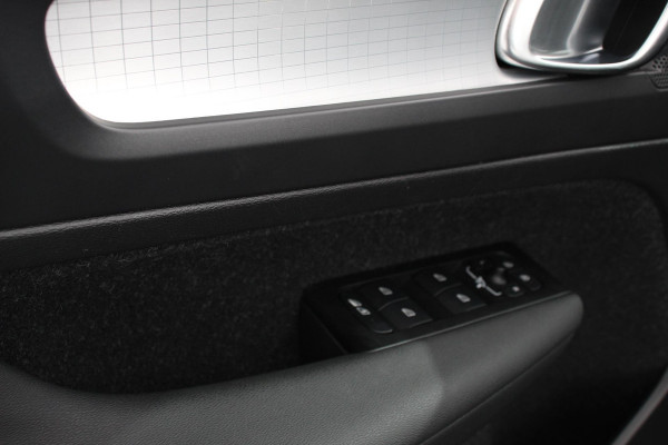 Volvo XC40 1.5 T3 163 pk Automaat Momentum | Navigatie | Apple Carplay / Android Auto | Parkeersensor achter | Adaptive Cruise Control | Virtual Cockpit | Stoelverwarming | LED kop- en mistlampen | Sensus Connect met High Performance Sound | Inductielader | Lane Assist Volvo XC40 1.5 T3 163 pk Automaat Momentum | Navigatie | Apple Carplay / Android Auto | Parkeersensor achter | Adaptive Cruise Control | Virtual Cockpit | Stoelverwarming | LED kop- en mistlampen | Sensus Connect met High Performance Sound | Inductielader | Lane Assist