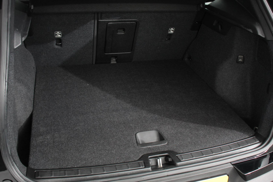 Volvo XC40 1.5 T3 163 pk Automaat Momentum | Navigatie | Apple Carplay / Android Auto | Parkeersensor achter | Adaptive Cruise Control | Virtual Cockpit | Stoelverwarming | LED kop- en mistlampen | Sensus Connect met High Performance Sound | Inductielader | Lane Assist Volvo XC40 1.5 T3 163 pk Automaat Momentum | Navigatie | Apple Carplay / Android Auto | Parkeersensor achter | Adaptive Cruise Control | Virtual Cockpit | Stoelverwarming | LED kop- en mistlampen | Sensus Connect met High Performance Sound | Inductielader | Lane Assist
