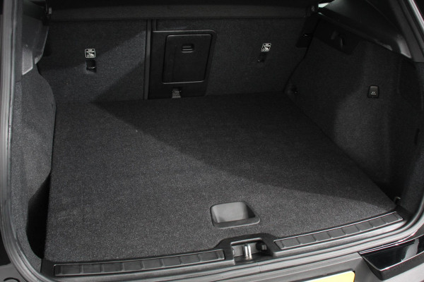 Volvo XC40 1.5 T3 163 pk Automaat Momentum | Navigatie | Apple Carplay / Android Auto | Parkeersensor achter | Adaptive Cruise Control | Virtual Cockpit | Stoelverwarming | LED kop- en mistlampen | Sensus Connect met High Performance Sound | Inductielader | Lane Assist Volvo XC40 1.5 T3 163 pk Automaat Momentum | Navigatie | Apple Carplay / Android Auto | Parkeersensor achter | Adaptive Cruise Control | Virtual Cockpit | Stoelverwarming | LED kop- en mistlampen | Sensus Connect met High Performance Sound | Inductielader | Lane Assist