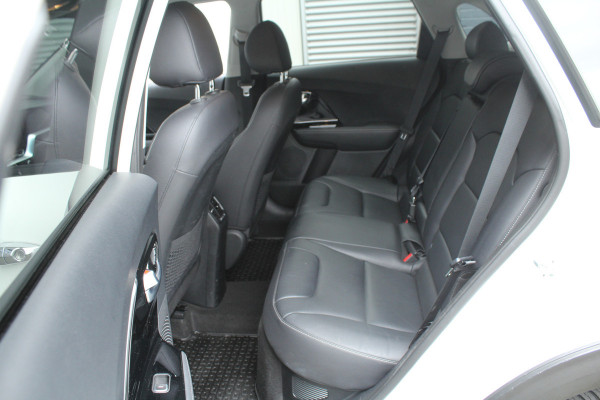 Kia Niro 1.6 GDi Hybrid 141pk DynamicPlusLine DCT6 NL-Auto NAP Clima Cruise Navi Camera Carplay 16"LMV Leder Afn. Trekhaak 1300kg