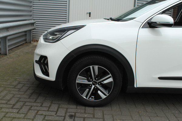Kia Niro 1.6 GDi Hybrid 141pk DynamicPlusLine DCT6 NL-Auto NAP Clima Cruise Navi Camera Carplay 16"LMV Leder Afn. Trekhaak 1300kg