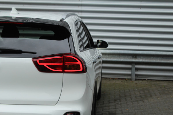 Kia Niro 1.6 GDi Hybrid 141pk DynamicPlusLine DCT6 NL-Auto NAP Clima Cruise Navi Camera Carplay 16"LMV Leder Afn. Trekhaak 1300kg