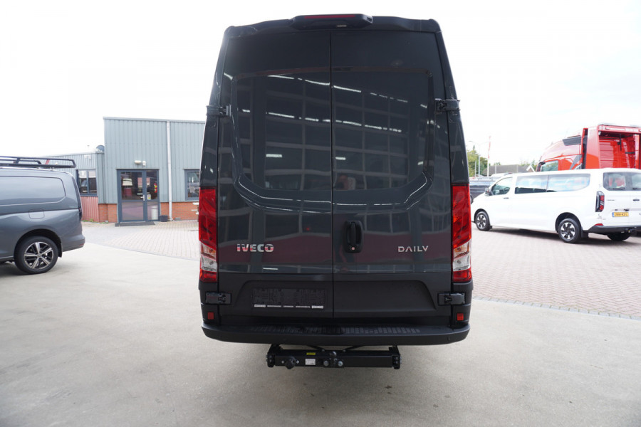 Iveco Daily 35C18HV 3.0 180PK 410L H2 Automaat nr. v129 | Dubbel lucht | Airco | Navi | Camera | Trekhaak 3500kg