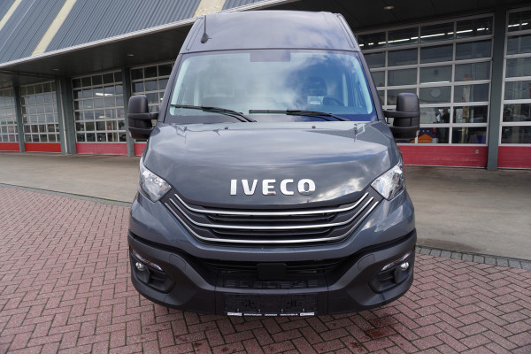 Iveco Daily 35C18HV 3.0 180PK 410L H2 Automaat nr. v129 | Dubbel lucht | Airco | Navi | Camera | Trekhaak 3500kg