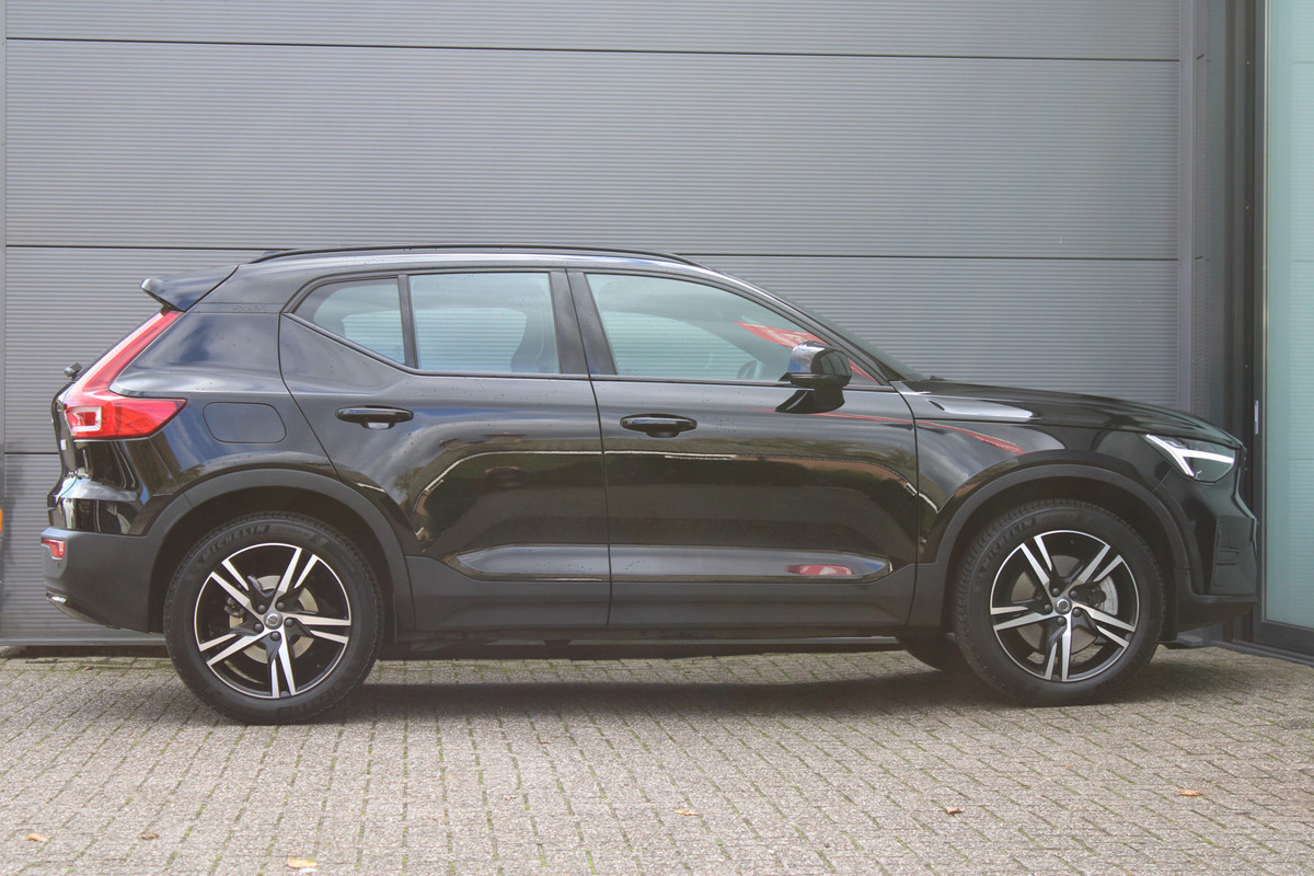 Volvo XC40 1.5 T4 Plug-in hybrid Plus Dark | Trekhaak | H/K | Pilot Assist | Memory | Navigatie | 360 Camera Volvo XC40 1.5 T4 Plug-in hybrid Plus Dark | Trekhaak | H/K | Pilot Assist | Memory | Navigatie | 360 Camera