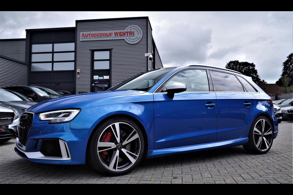 Audi RS3 Sportback 2.5 TFSI RS 3 Quattro | 400PK | Schuif/kanteldak | RS-zetels | Camera | Virtual Cockpit | SepangBlau | Audi RS3 Sportback 2.5 TFSI RS 3 Quattro | 400PK | Schuif/kanteldak | RS-zetels | Camera | Virtual Cockpit | SepangBlau |