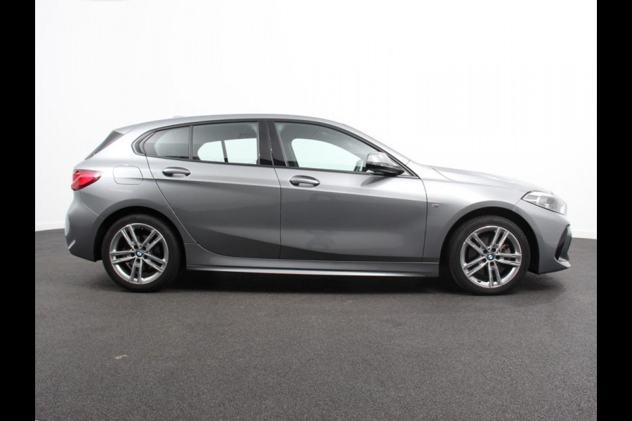 BMW 1-serie 118i M-Sport Climate Control Cruise control Stoelverwarming LED Parkeersensoren Apple carplay / Andriod auto Navigatie