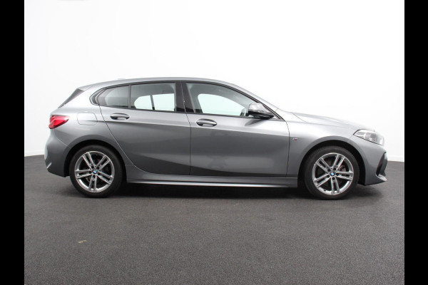 BMW 1-serie 118i M-Sport Climate Control Cruise control Stoelverwarming LED Parkeersensoren Apple carplay / Andriod auto Navigatie