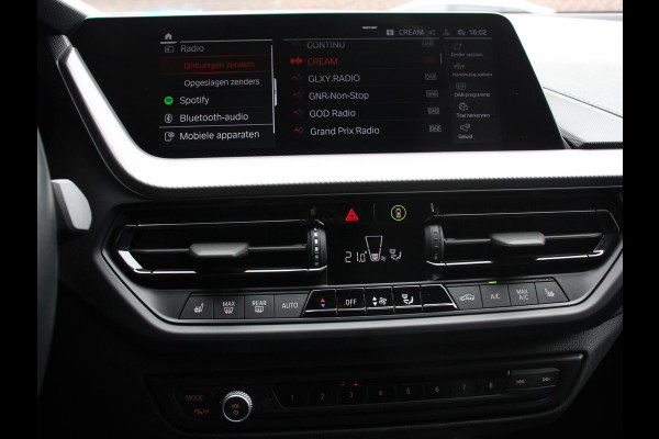 BMW 1-serie 118i M-Sport Climate Control Cruise control Stoelverwarming LED Parkeersensoren Apple carplay / Andriod auto Navigatie