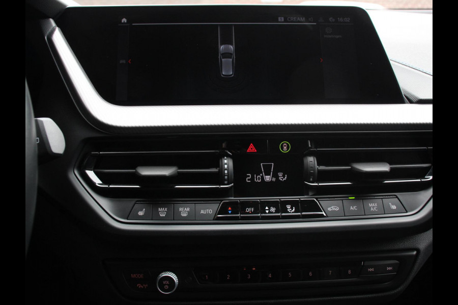 BMW 1-serie 118i M-Sport Climate Control Cruise control Stoelverwarming LED Parkeersensoren Apple carplay / Andriod auto Navigatie