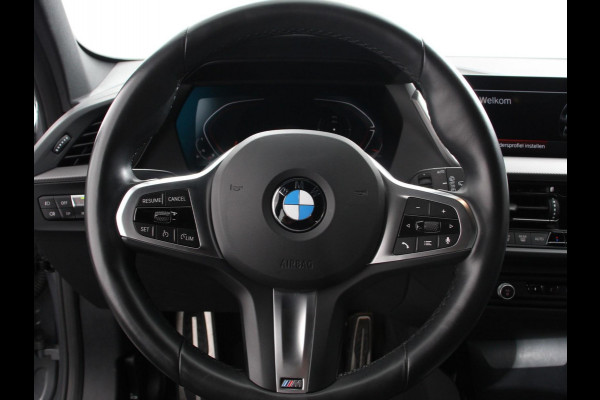 BMW 1-serie 118i M-Sport Climate Control Cruise control Stoelverwarming LED Parkeersensoren Apple carplay / Andriod auto Navigatie