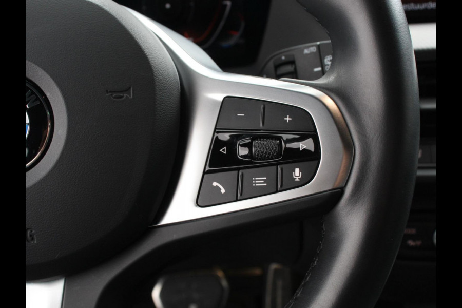 BMW 1-serie 118i M-Sport Climate Control Cruise control Stoelverwarming LED Parkeersensoren Apple carplay / Andriod auto Navigatie