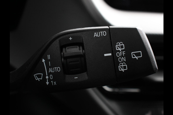 BMW 1-serie 118i M-Sport Climate Control Cruise control Stoelverwarming LED Parkeersensoren Apple carplay / Andriod auto Navigatie