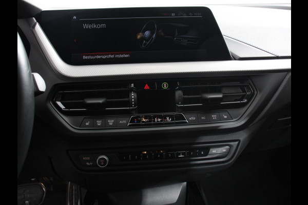 BMW 1-serie 118i M-Sport Climate Control Cruise control Stoelverwarming LED Parkeersensoren Apple carplay / Andriod auto Navigatie